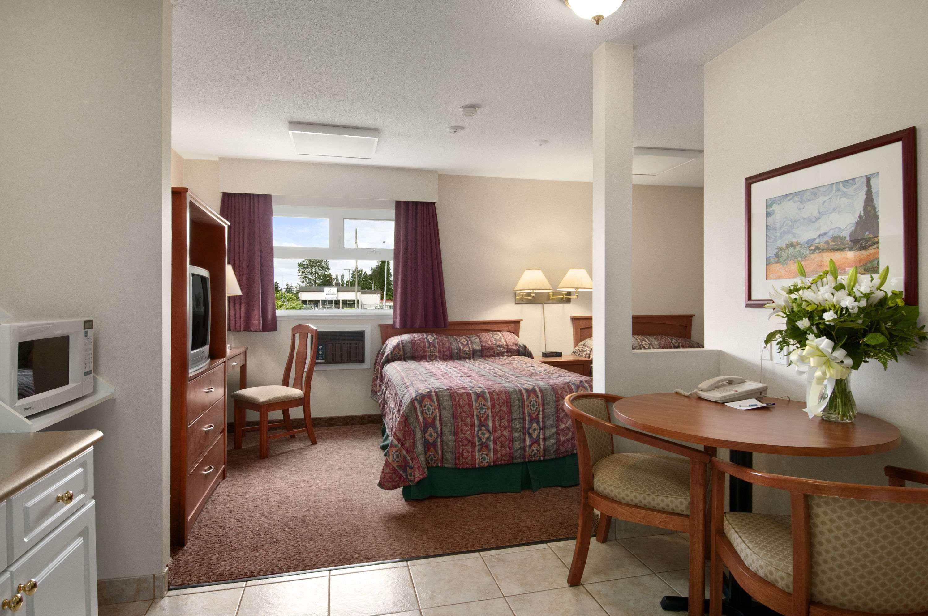Travelodge By Wyndham Langley Exteriér fotografie