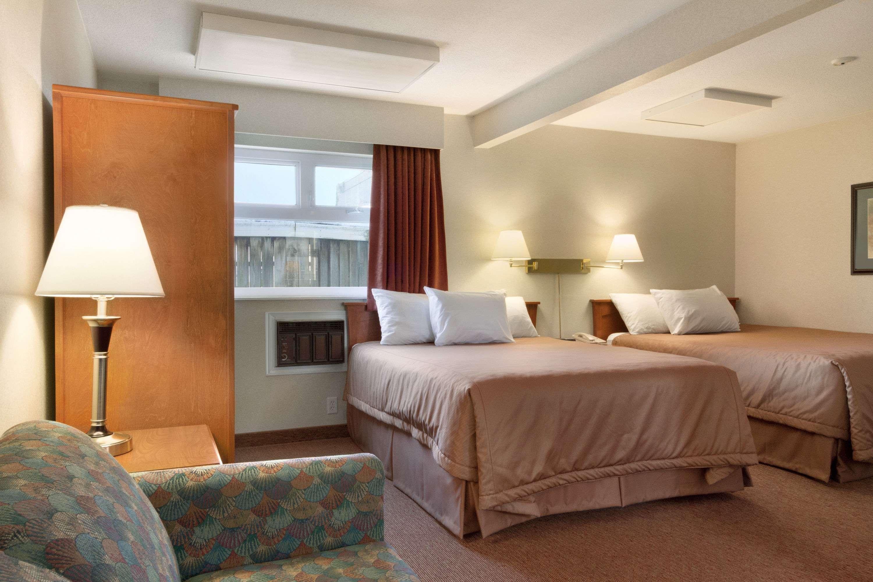 Travelodge By Wyndham Langley Exteriér fotografie