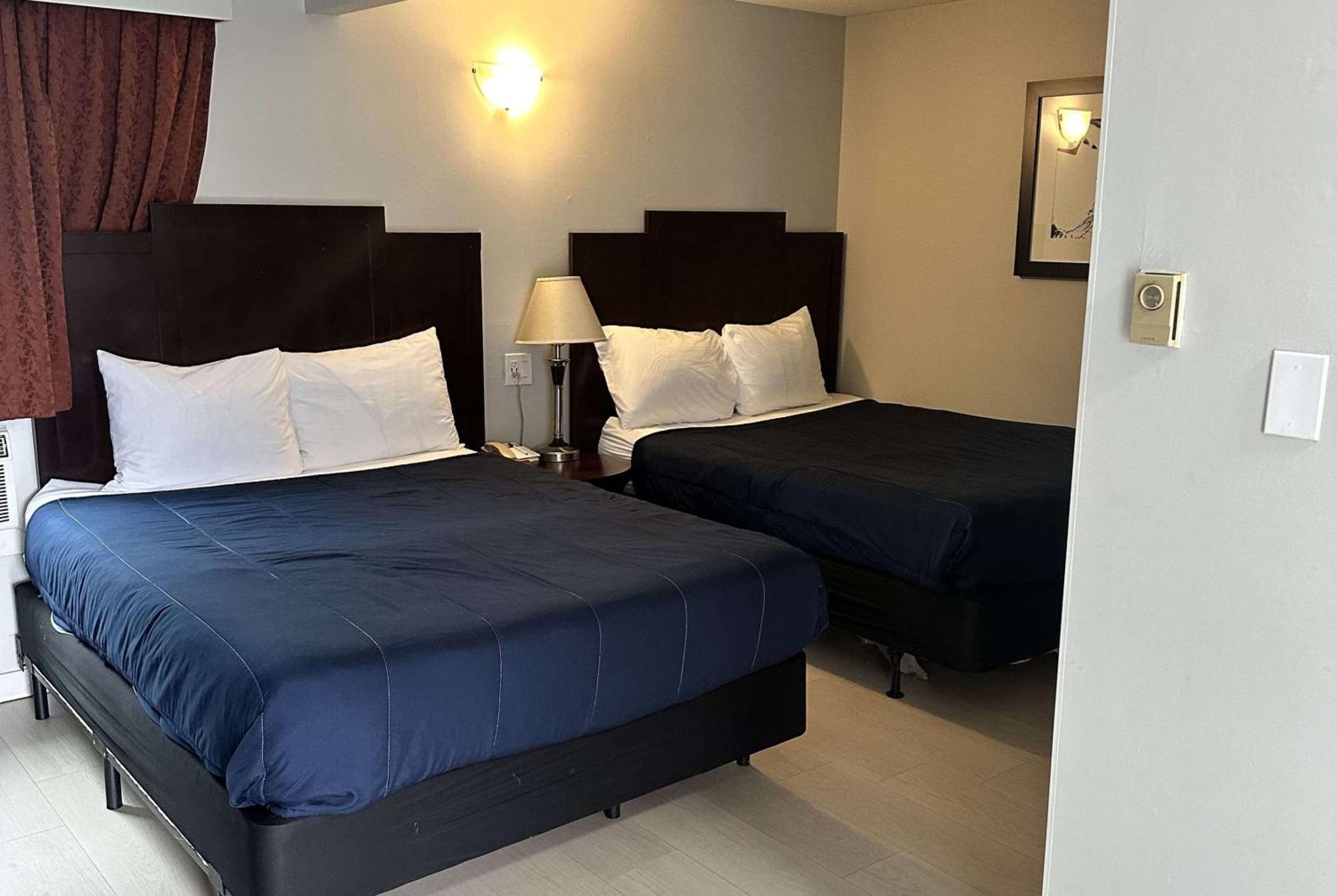 Travelodge By Wyndham Langley Exteriér fotografie